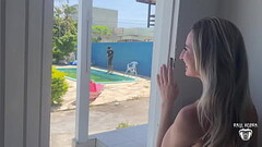 LOIRA CASADA ESPEROU O MARIDO SAIR DE CASA PARA DAR A BUCETA PARA O PISCINEIRO *** COMPLETO NO SHEER Thumb