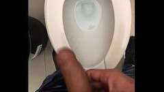 Me jalo mi peque&ntilde_a verga de 14 cm com fimosis en los ba&ntilde_os del trabajo porque me pongo Thumb