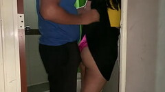 Me cojo a la vecina  en el ba&ntilde_o mientras mi esposa ordena la casa Thumb