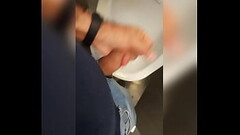 Mijando  nos banheiros p&uacute_blicos, Thumb
