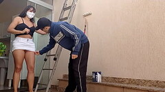 Meu marido ficou espiando eu seduzir e trepar com o pintor da nossa casa - Completo no RED Thumb