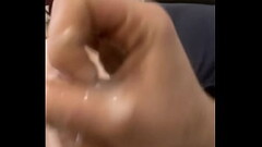 Jeune Qu&eacute_becois ce masturbe et &eacute_jacule comme un pervers Thumb