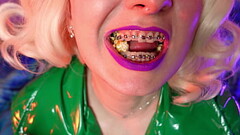 hot blonde Arya eating food - popcorn ASMR mukbang Thumb