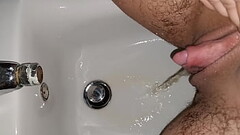 Morning piss in the bidet Thumb