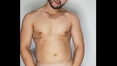 Gostoso Latino batendo punheta e mostrando sua bunda gostosa Thumb