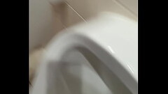 petit plaisir dans un wc de supermarch&eacute_ Thumb