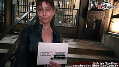 T&auml_towierte reife Frau mit kurzen Haaren abgeschleppt zum Fickdate Thumb