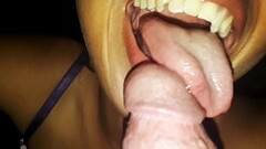 Ella sabe mamar muy bien la verga mucha leche en su boca Thumb