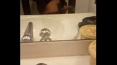fiquei carente,fui no banheiro e peguei no meu pau pra bater uma punheta durante o trabalho Thumb