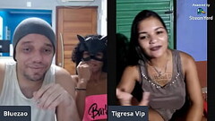 TIGRESAVIP REVELA QUE &Eacute_ IRM&Atilde_ MAIS NOVA DA FILHA DO SEU MARIDO EM ENTREVISTA PICANTE Thumb