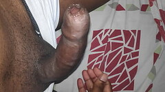Neg&atilde_o dotado batendo punheta Thumb