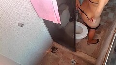 Coloquei meu celular gravando escondido no banheiro da minha amiga e &eacute_la acabou descobrindo e Thumb