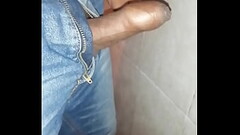Solo iba a mear y termine con la verga parada y eyaculando Thumb