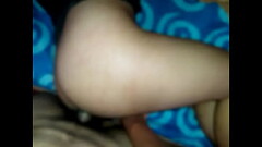 le doy por el culo a mi amiga de bachiller mientras le dedeo la vagina Thumb