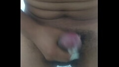 Me masturbo en el ba&ntilde_o de mi sabrosa vecina pensando en su culo qued&oacute_ bien deslechado Thumb