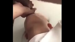 Mamada de mi morrita por debajo de la mesa. Thumb