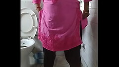 Indian bhabi pissing in toilet Thumb