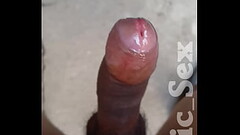 Me masturbo en el patio de mi vecina Thumb