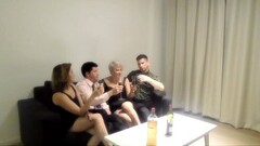 Orgia com minha irm&atilde_ e dois estranhos que encontramos em um bar Thumb