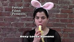 Roxy Loves Banana Thumb
