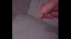Me la jalo en el ba&ntilde_o Thumb