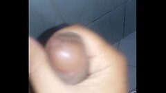 Punheta na hora do banho Thumb