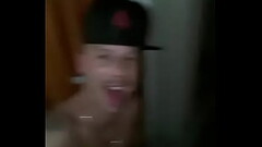 Dando na janela do hotel Thumb