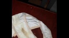 Me saco la leche con los calzones de mi prima...Huelen bien rico a caca.   Comenta y subo m&aacute_s Thumb