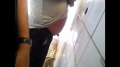 Banheir&atilde_o / Sacanagem Pega&ccedil_&atilde_o no Banheiro P&uacute_blico #8 Thumb