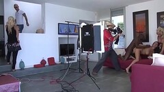 Chlo&eacute_ Lacourt se fait d&eacute_chirer les orifices par Mike Angelo Thumb