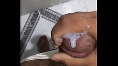 Batendo punheta at&eacute_ gozar no pau Thumb