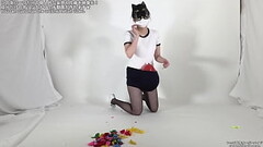 Girls balloon popping Thumb