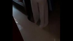 Học tr&ograve_ nứng giở tr&ograve_ quay l&eacute_n c&ocirc_ gi&aacute_o đang thay đồ 2 Thumb