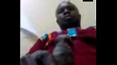 Kamana Jean n'_guessan se masturbe dans son bureau &agrave_ abidjan Thumb