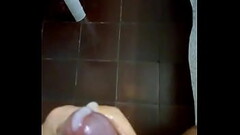 Batendo punheta e gozando Parte 02 Thumb