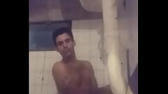 Se pajea cuando su mujer no est&aacute_ y manda su video por whatsapp Thumb