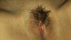 Mia moglie troia si massaggia la figa pelosa bagnata Thumb