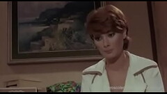 Edwige Fenech espiada (La Profesora Ense&ntilde_a En Casa) Thumb