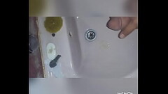 Horney guy gives a huge cumshot Thumb