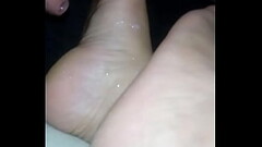 Gozando nos p&eacute_s da esposa do colega Thumb