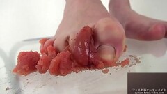 Step on a fish egg with a barefoot Thumb