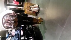 Nena con minifalda exhibiendose en tienda sin calzones Thumb