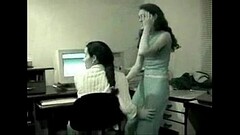 L&eacute_sbicas no escrit&oacute_rio Thumb